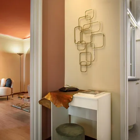 Spanish Steps Art Gallery- Roma