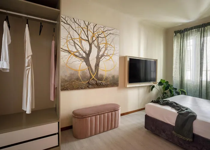 Spanish Steps Art Gallery- 4* Rome
