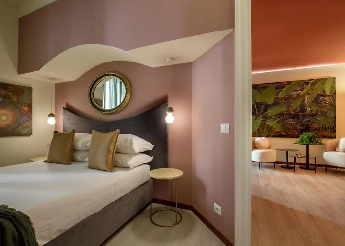 Spanish Steps Art Gallery- 4* Roma