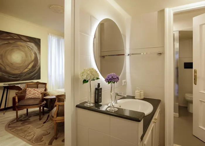 Spanish Steps Art Gallery- Guest house