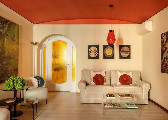 Spanish Steps Art Gallery- Roma