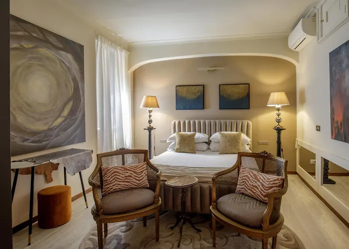 Spanish Steps Art Gallery-