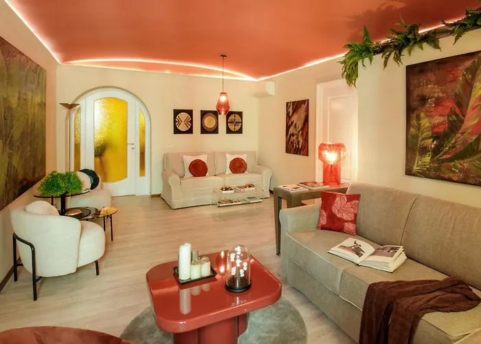 Spanish Steps Art Gallery- Roma