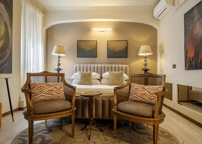 Spanish Steps Art Gallery- 4*