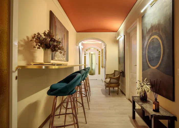 Spanish Steps Art Gallery- Casa de hóspedes